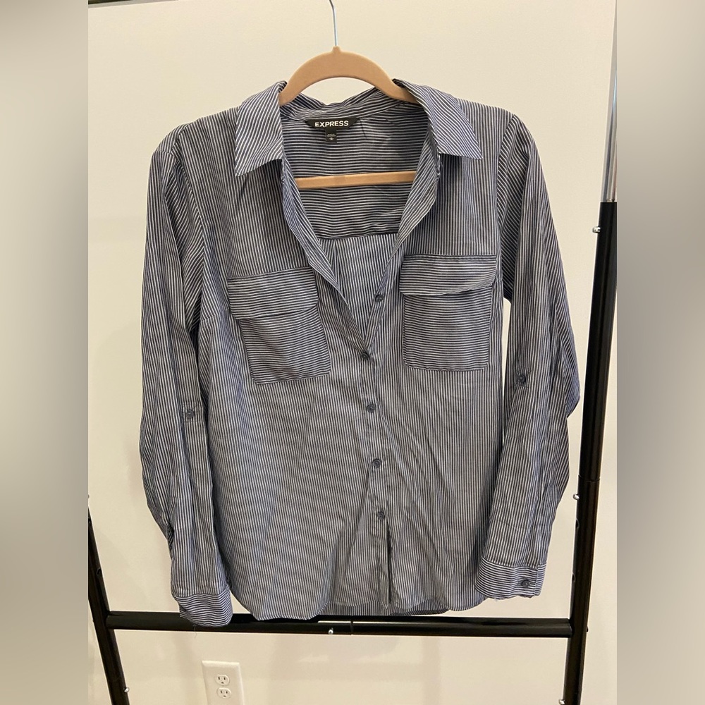 Express, medium, long sleeve, button down top.